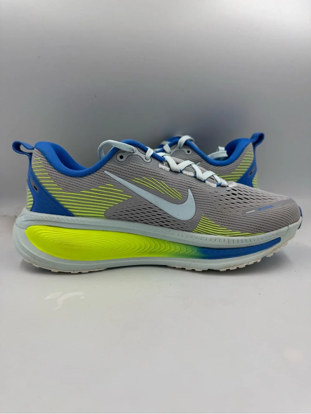 Nike Vomero 18 NBY By You Smoke Grey Game Royal Volt BRAND NEW Size 6.5 Women